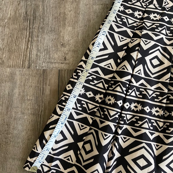 New “Forever 21” Skirt - Picture 4 of 5